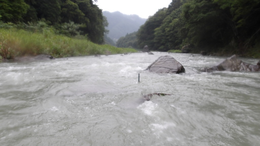 突き出た鉄筋