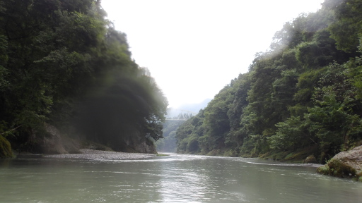 前方に日野鷺橋