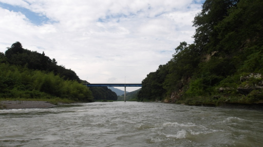 前方に和銅大橋