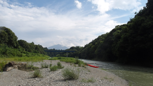 武甲山と和銅大橋